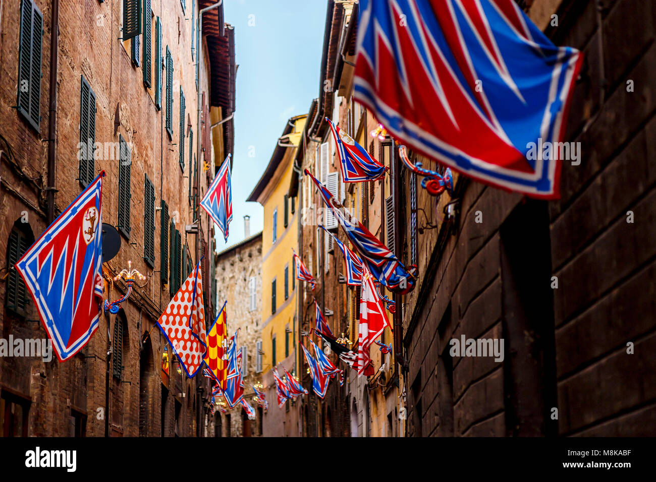 Banner Der contrads in Siena. Fest Palio. Region Toskana, Italien, Europa Stockfoto
