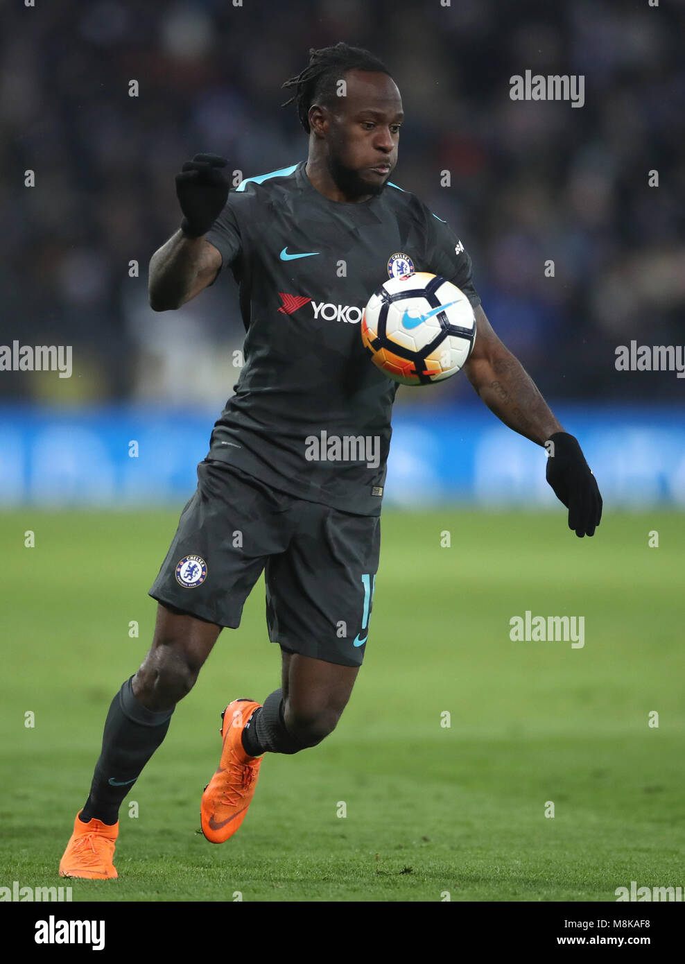 Chelsea's Victor Moses während der Emirate FA-Cup, Viertelfinale Match für die King Power Stadion, Leicester. PRESS ASSOCIATION Foto. Bild Datum: Sonntag, 18. März 2018. Siehe PA-Geschichte Fußball Leicester. Photo Credit: Nick Potts/PA-Kabel. Einschränkungen: EDITORIAL NUR VERWENDEN Keine Verwendung mit nicht autorisierten Audio-, Video-, Daten-, Spielpläne, Verein/liga Logos oder "live" Dienstleistungen. On-line-in-Verwendung auf 75 Bilder beschränkt, kein Video-Emulation. Keine Verwendung in Wetten, Spiele oder einzelne Verein/Liga/player Publikationen. Stockfoto