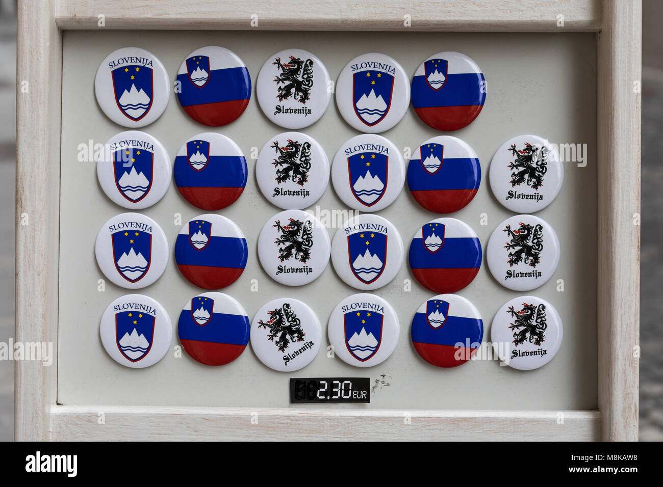 Anzeige der Kühlschrank Magnete mit slowenischen nationalen Symbole Stockfoto