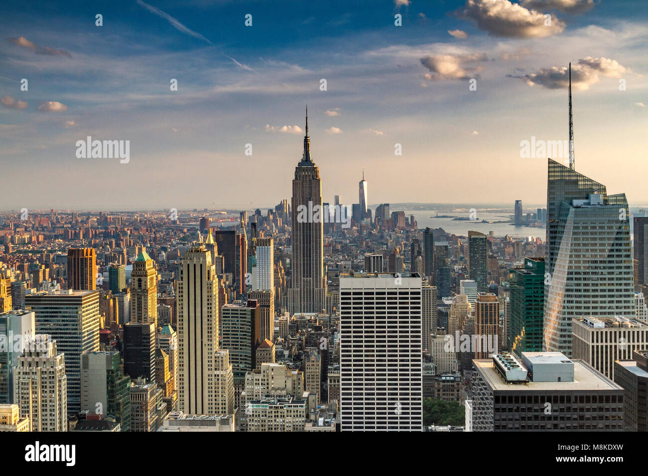Das Empire State Building von der Aussichtsplattform „Top of the Rock“ auf dem obersten Rockefeller Center Building, Manhattan, New York Stockfoto