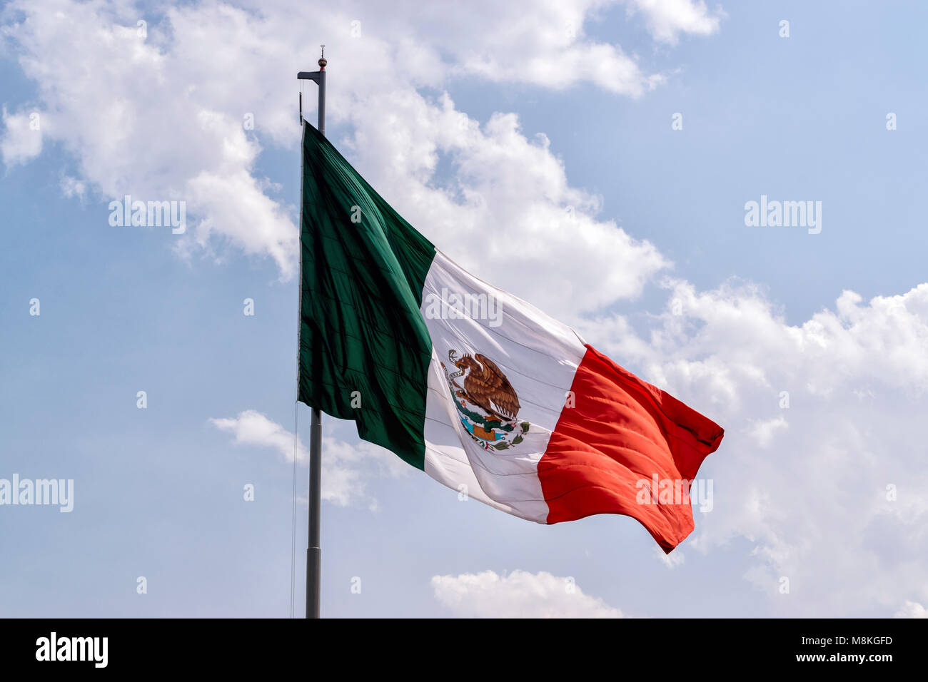 Mexikanische Flagge der Platz der Verfassung (Zocalo), in Mexiko-Stadt, Mexiko Stockfoto