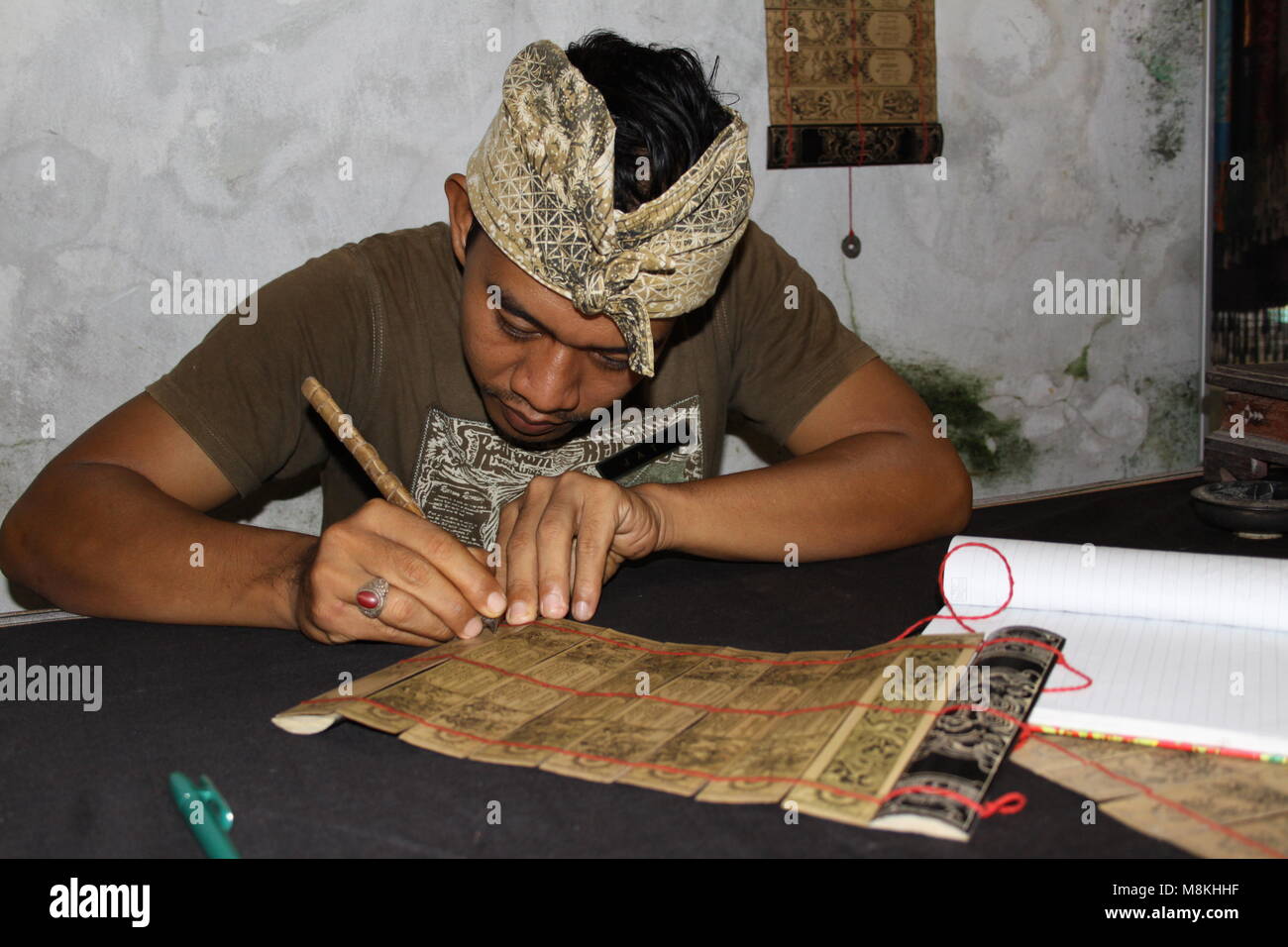 Tenganan ist eine alte balinesischen Dorf, in dem die ursprünglichen Balinesischen die Bali Aga leben. Sie verkaufen handycrafts für das Leben Stockfoto
