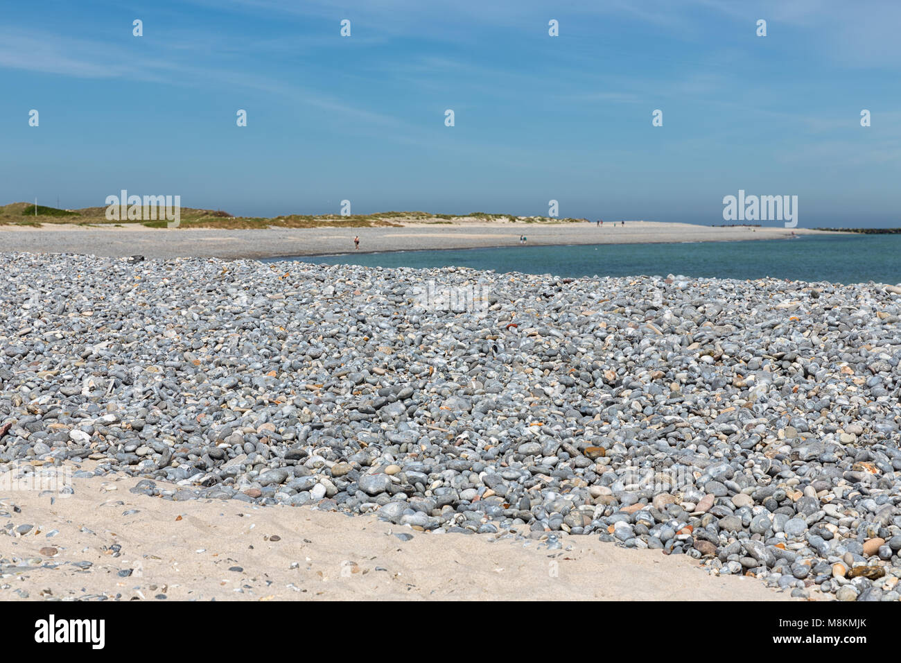 Strand mit Kieselsteinen an deutschen Düne Insel in der Nähe von Helgoland Stockfoto