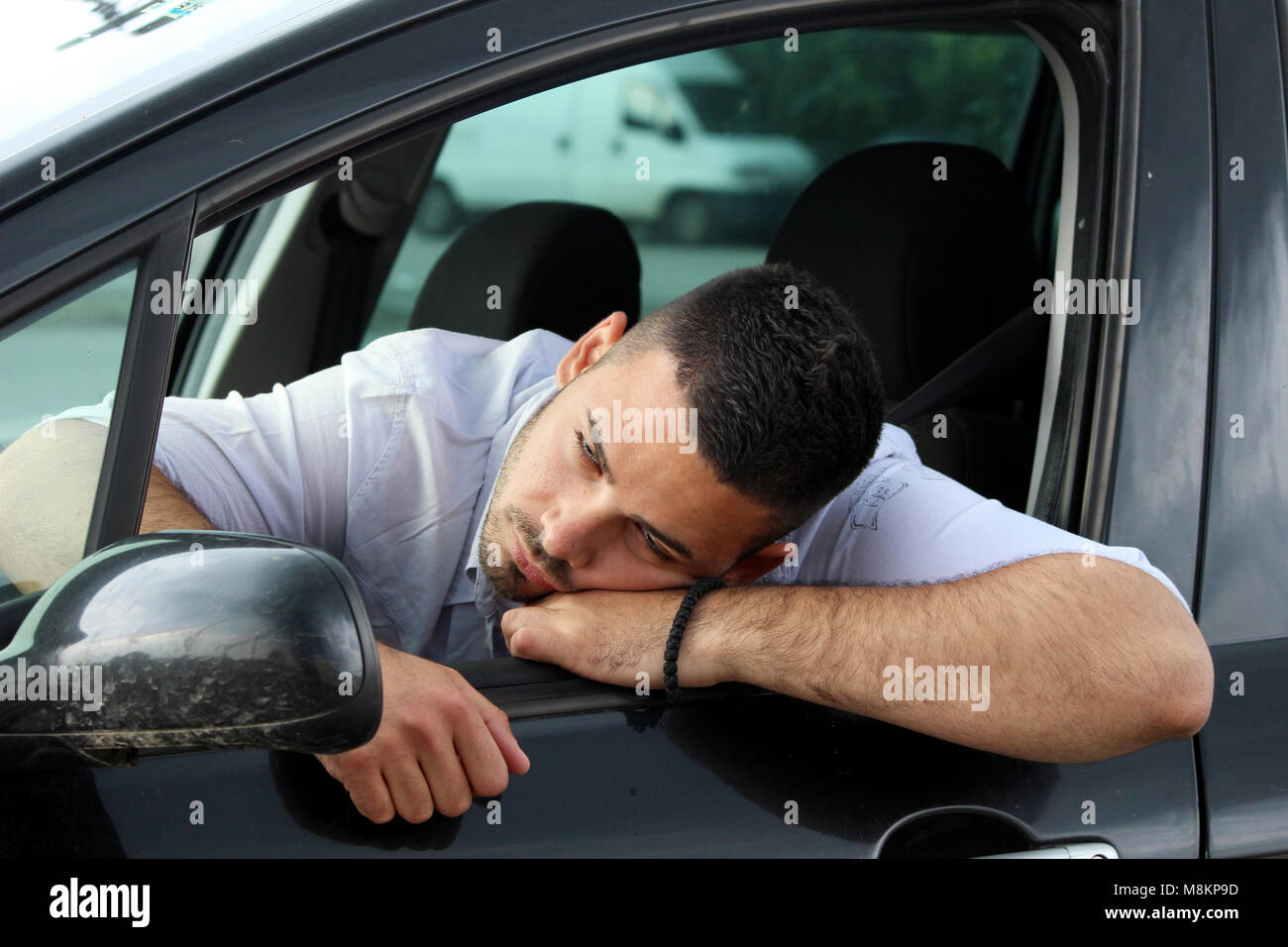 Gefahr der schläfrigen Mann fahren Stockfoto