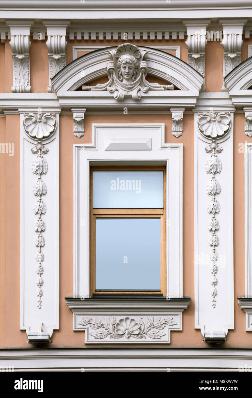 Fenster eines alten Gebäudes, Sankt-Petersburg Stockfoto Fenster eines alten Gebäudes, Sankt-Petersburg Stockfoto