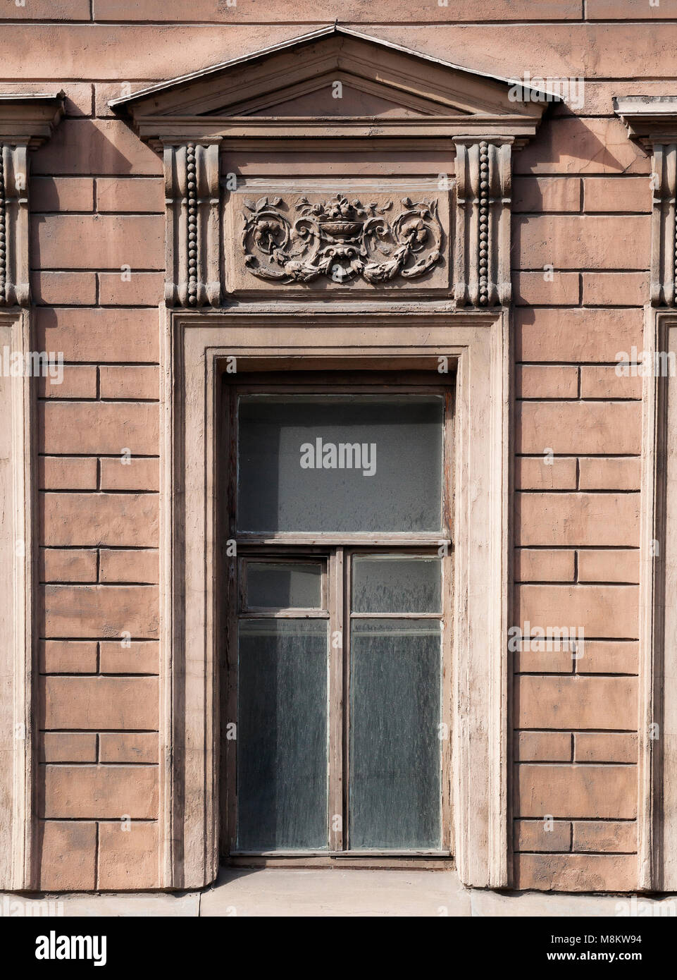 Fenster eines alten Gebäudes, Sankt-Petersburg Stockfoto Fenster eines alten Gebäudes, Sankt-Petersburg Stockfoto