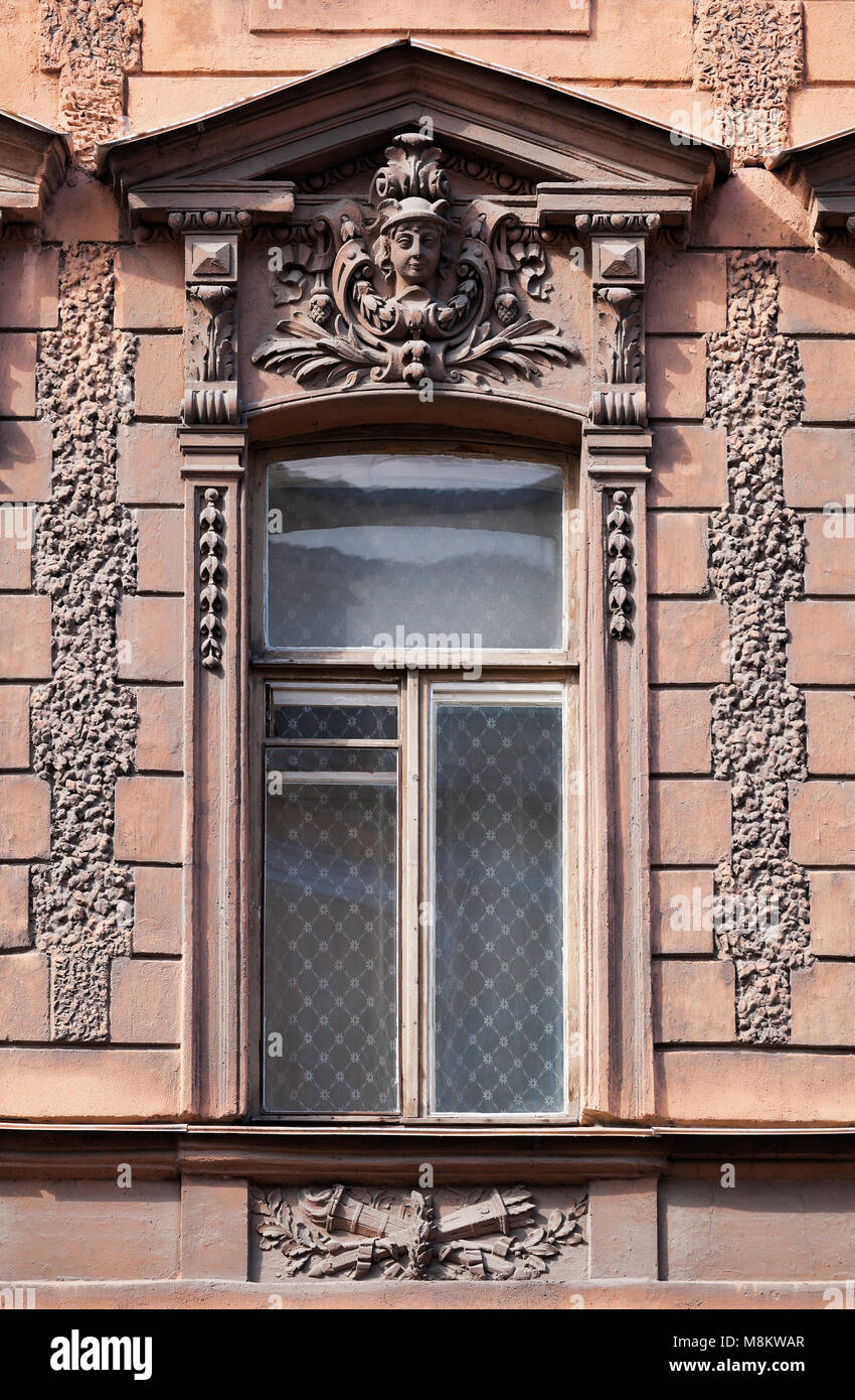 Fenster eines alten Gebäudes, Sankt-Petersburg Stockfoto Fenster eines alten Gebäudes, Sankt-Petersburg Stockfoto