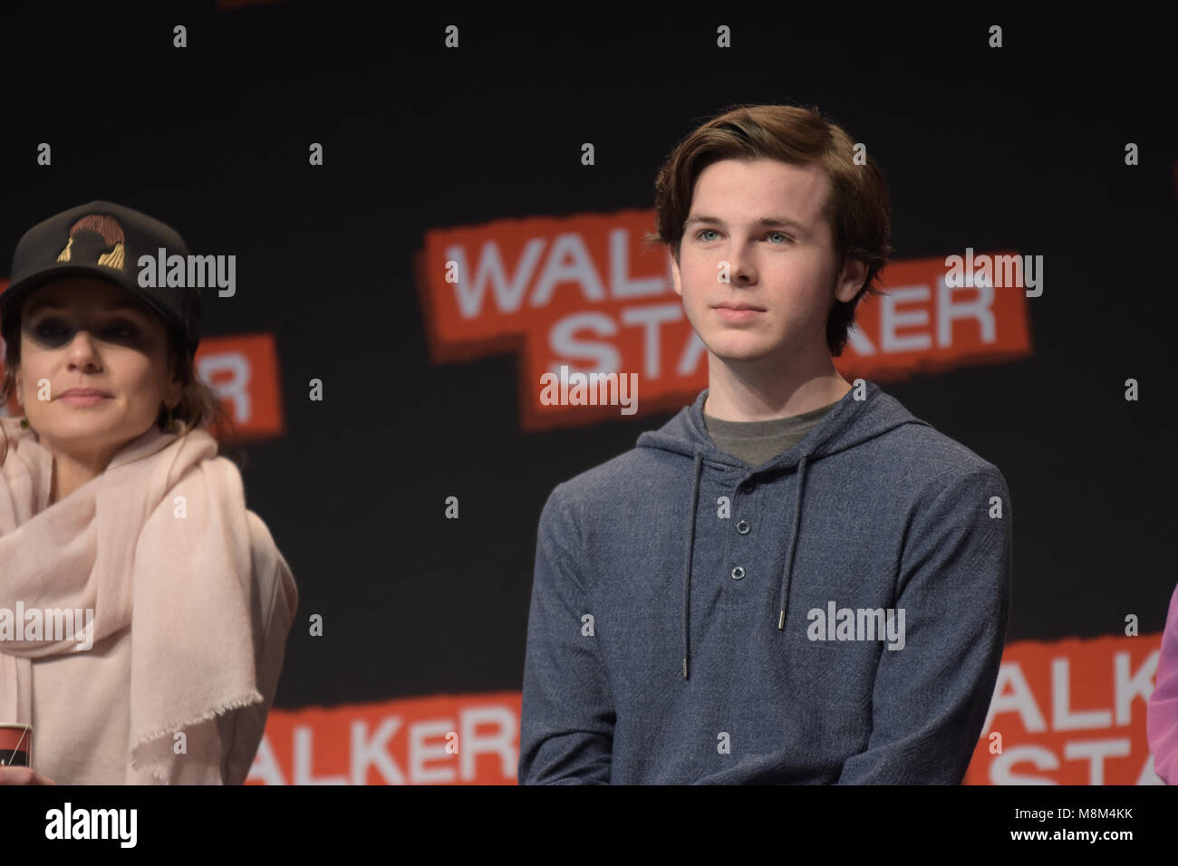 Mannheim, Deutschland. 18 Mär, 2018. (L und R) Schauspieler Sarah Wayne Callies, Krämer Riggs (The Walking Dead), Panel, bei Walker Stalker Deutschland Übereinkommen. (Foto von Markus Wissmann) Credit: Markus Wissmann/Alamy leben Nachrichten Stockfoto