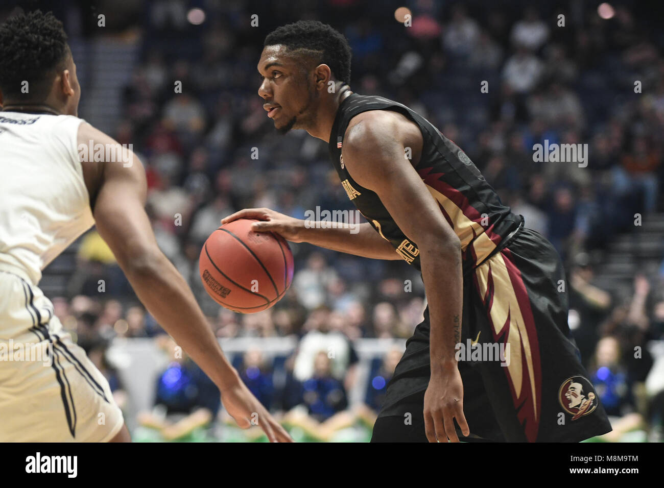 Nashville, Tennessee, USA. 18 Mär, 2018. Florida State Seminoles guard Trent Wald (3) sieht den Ball gegen die Xavier Musketiere bei Bridgestone Arena am 18. März 2018 in Nashville, Tennessee. Credit: FGS Sport/Alamy leben Nachrichten Stockfoto