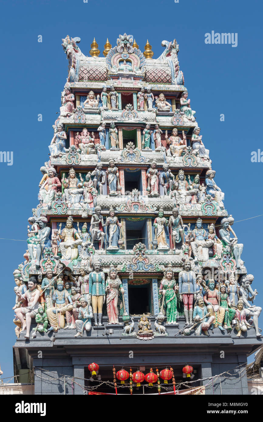 Gopuram Tower am Eingang zum Sri Mariamman Temple, South Bridge Road, Chinatown, Singapore Island, Republik Singapur Stockfoto Gopuram Tower am Eingang zum Sri Mariamman Temple, South Bridge Road, Chinatown, Singapore Island, Republik Singapur Stockfoto