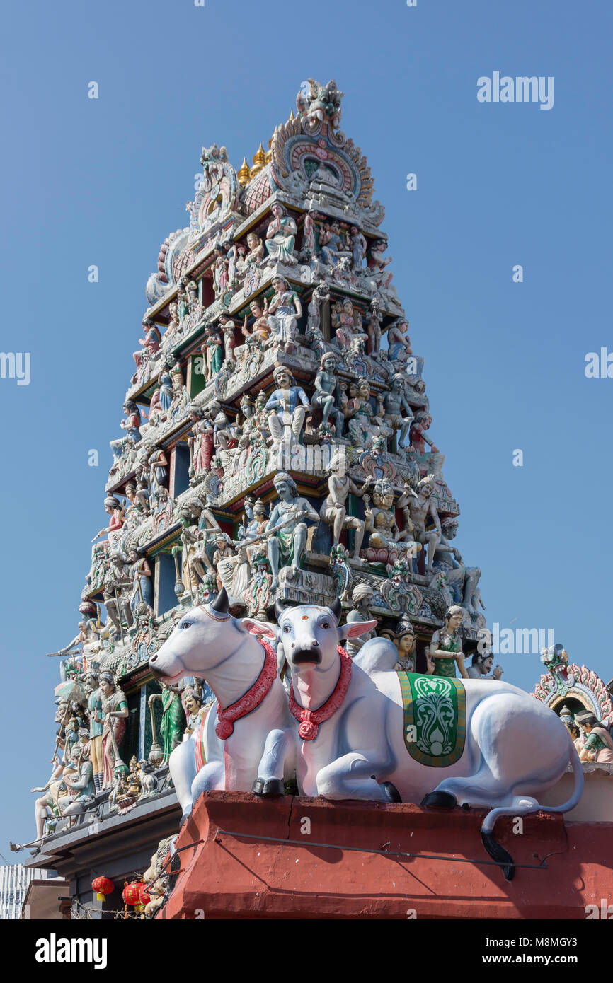 Gopuram Turm am Eingang zum Sri Mariamman Temple, Insel South Bridge Road, Chinatown, Singapur, Republik Singapur Stockfoto Gopuram Turm am Eingang zum Sri Mariamman Temple, Insel South Bridge Road, Chinatown, Singapur, Republik Singapur Stockfoto
