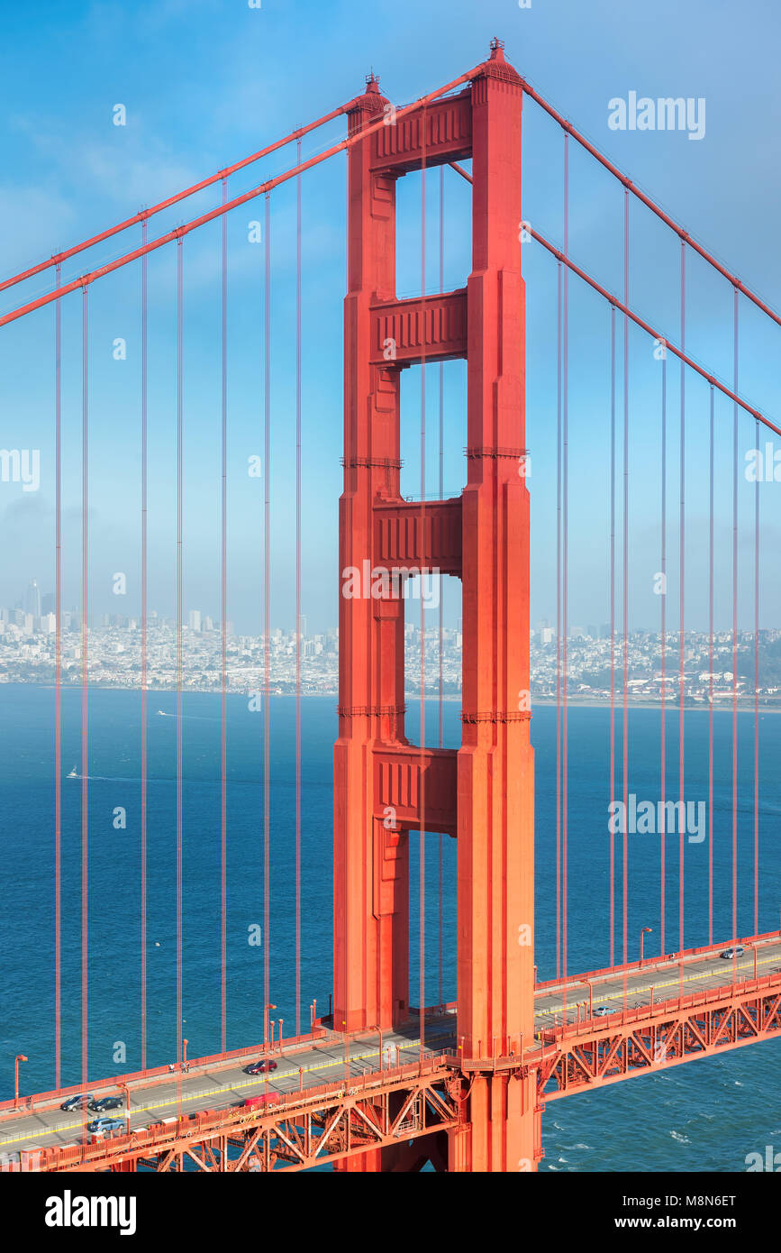 Golden Gate Bridge bei Sonnenuntergang in San Francisco, Kalifornien. Stockfoto
