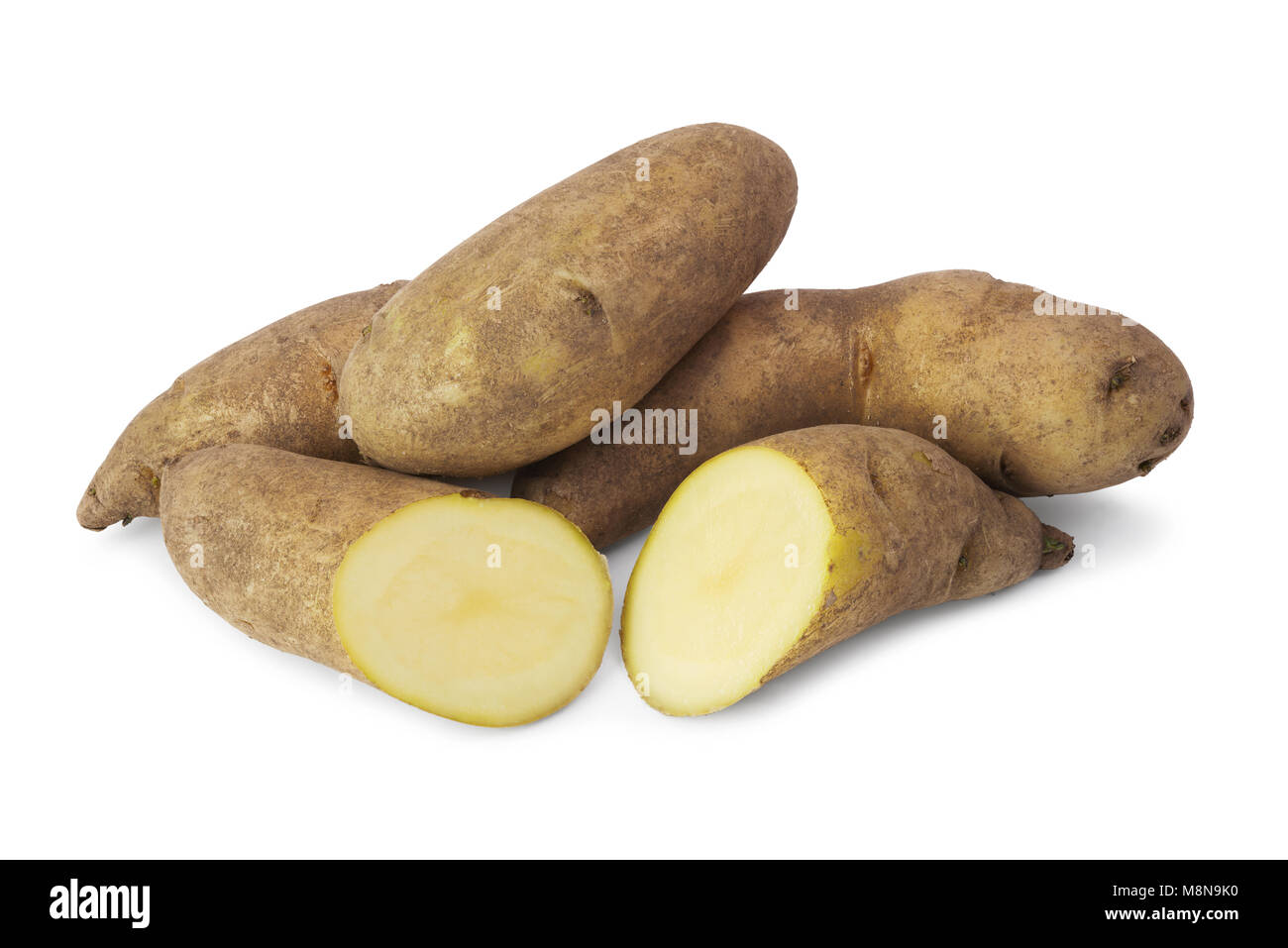 Frische rohe Kartoffeln kipfler auf weißem Hintergrund Stockfoto