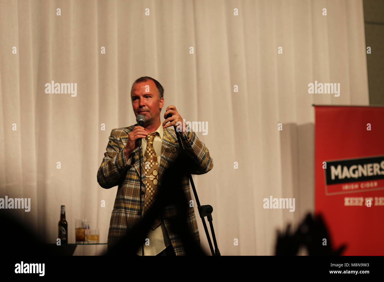 Schauspieler Douglas Stanhope durchgeführt in der Thailand Comedy Festival 2018 im Westin Grand Hotel, Bangkok. Stockfoto