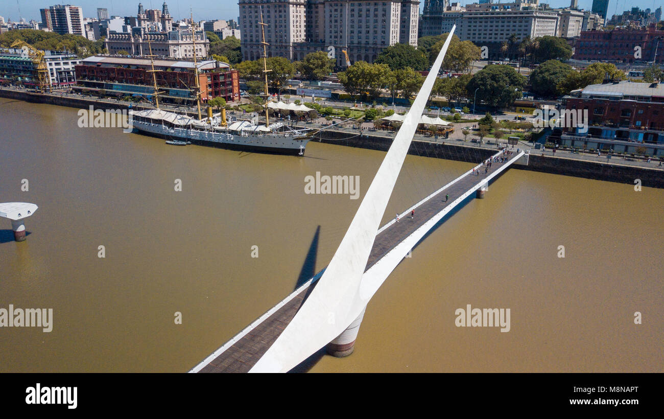 ARA Presidente Sarmiento, Puente de La Mujer und Puerto Modero, Buenos Aires, Argentinien Stockfoto