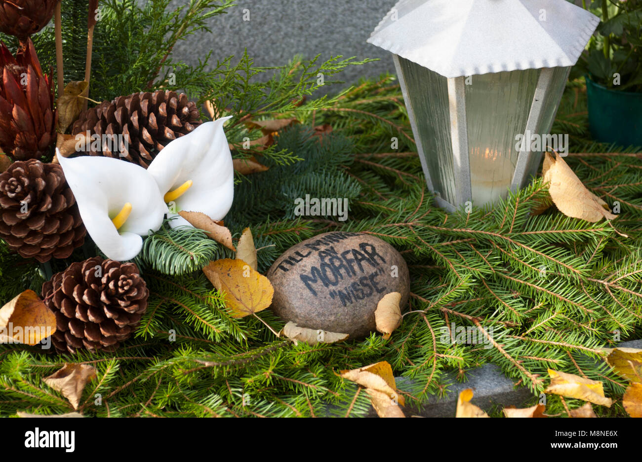 In Erinnerung an Opa Nisse, Östra Ämterviks Kirche, Värmland, Schweden. Stockfoto