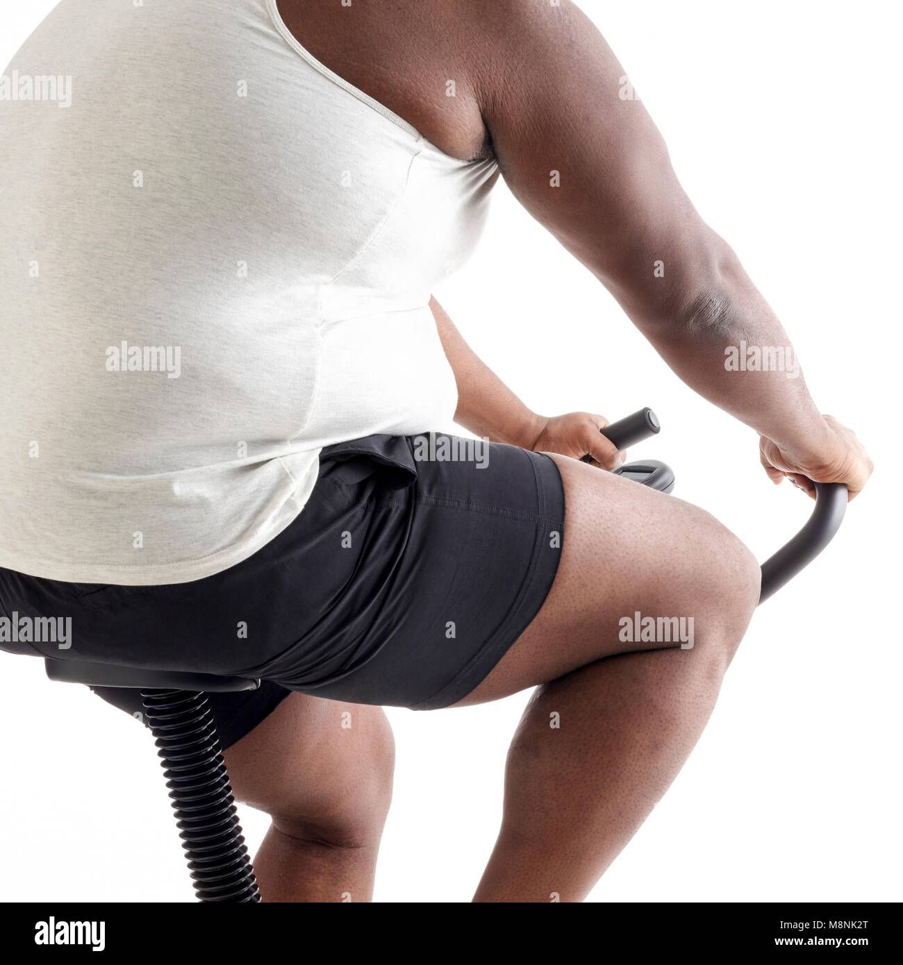Übergewicht Mann auf einem Heimtrainer. Stockfoto