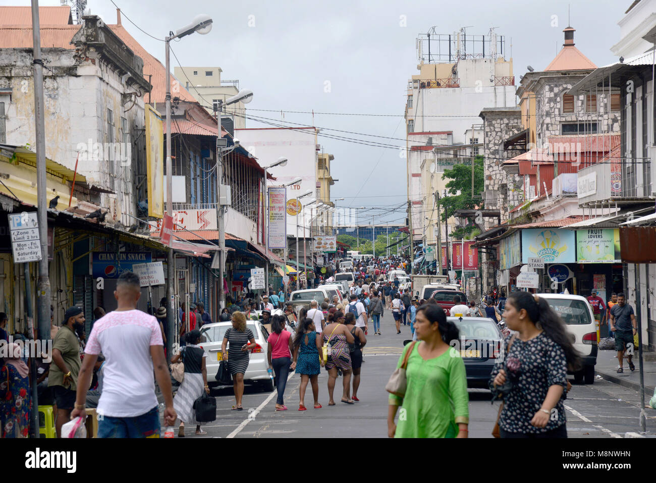 13. Januar 2018, Mauritius, Port Louis: Ein Blick auf die Straßen im historischen Zentrum von Port Louis, der Hauptstadt der Insel Republik Mauritius im Indischen Ozean. Rund 160.000 Menschen leben in Port Louis. Mauritius hat unabhängige Seit 1968 und des Commonwealth verbunden. | Verwendung weltweit Stockfoto