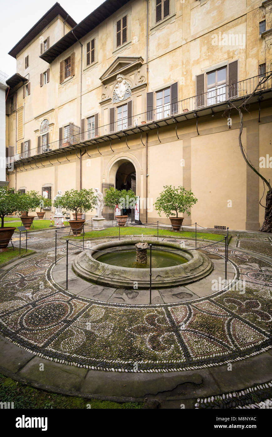 Florenz. Italien. Hinteren Garten des Palazzo Medici Riccardi, entworfen von Michelozzo di Bartolomeo, 1444-1484. Stockfoto