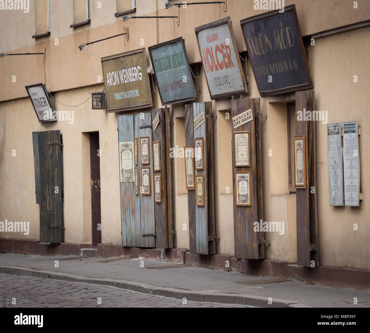 Antike, alte, jüdische Vorkriegsbevölkerung Schilder und Schaufenster. Krakau Polen im März 2017 Stockfoto