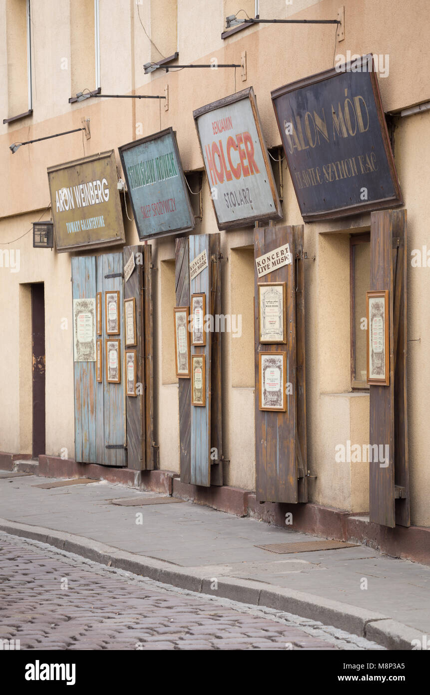 Antike, alte, jüdische Vorkriegsbevölkerung Schilder und Schaufenster. Krakau Polen im März 2017 Stockfoto