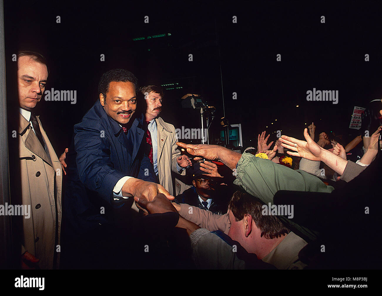 Washington DC., USA, März, 1988 Jesse Jackson Touren eine Droge befallenen Bereich der DC mit Bürgermeister Marin Barry und Walter Fauntroy. Credit: Mark Reinstein/MediaPunch Stockfoto