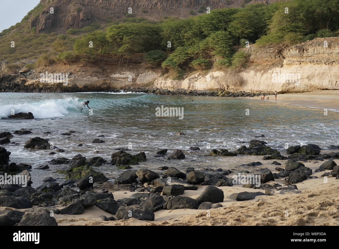 Surfer, Strand von Tarrafal, Insel Santiago, Kap Verde Stockfoto