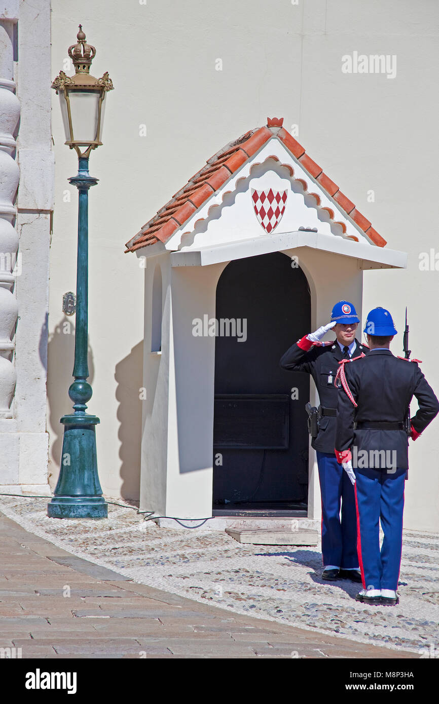 Ändern des Schutzes, Palastwachen im Palais Princier, Prinzen Palast von Monaco, offizielle Residenz des souveränen Fürsten von Monaco, Côte d'Azur Stockfoto