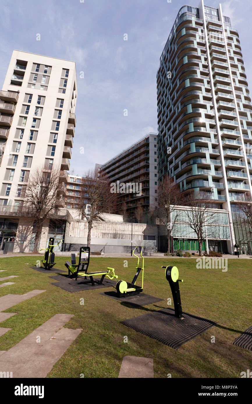 Neu installiert - Tür Fitnessgeräte, an cornmill Gärten, Lewisham, South East London Stockfoto