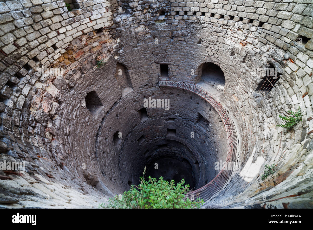 Turm der Festung Yedikule (Yedikule Zindanları) - Festung der Sieben Türme in Istanbul, Türkei Stockfoto