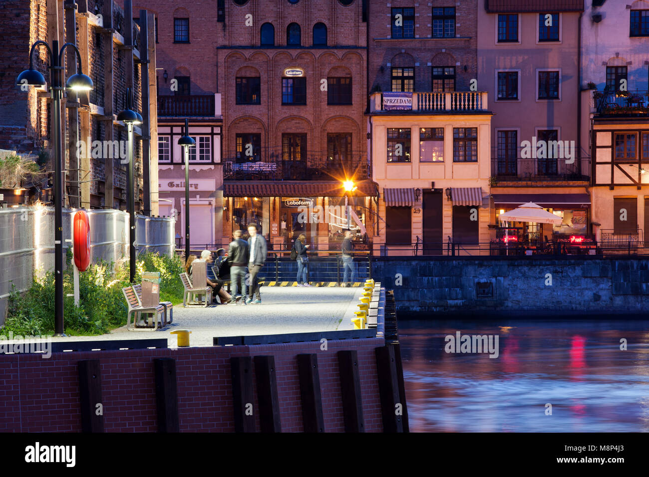 Stadturlaub in Danzig Altstadt Fluss Waterfront in Polen in der Nacht Stockfoto