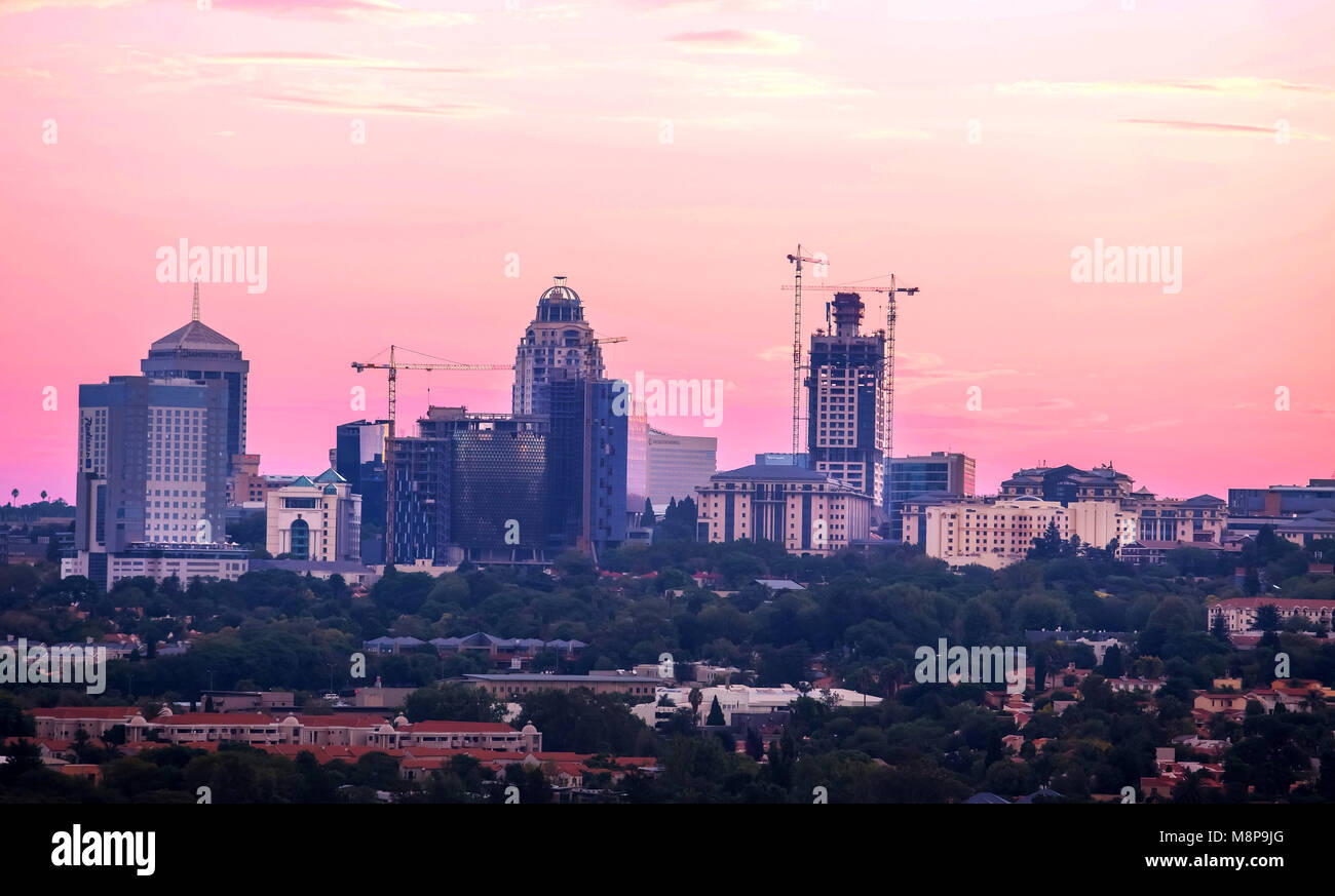 Hohe Gebäude des Central Business District im Abendlicht. Stockfoto