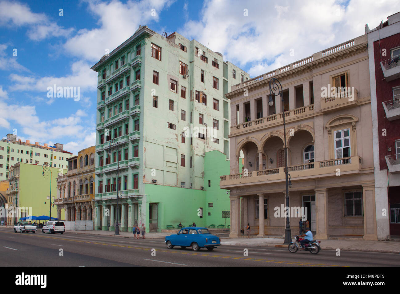 Havanna, Kuba - Januar 21,2017: Havanna Malecon. Der Malecon (offiziell Avenida de Maceo) ist eine breite Esplanade, Fahrbahn und Deich die für erstreckt Stockfoto