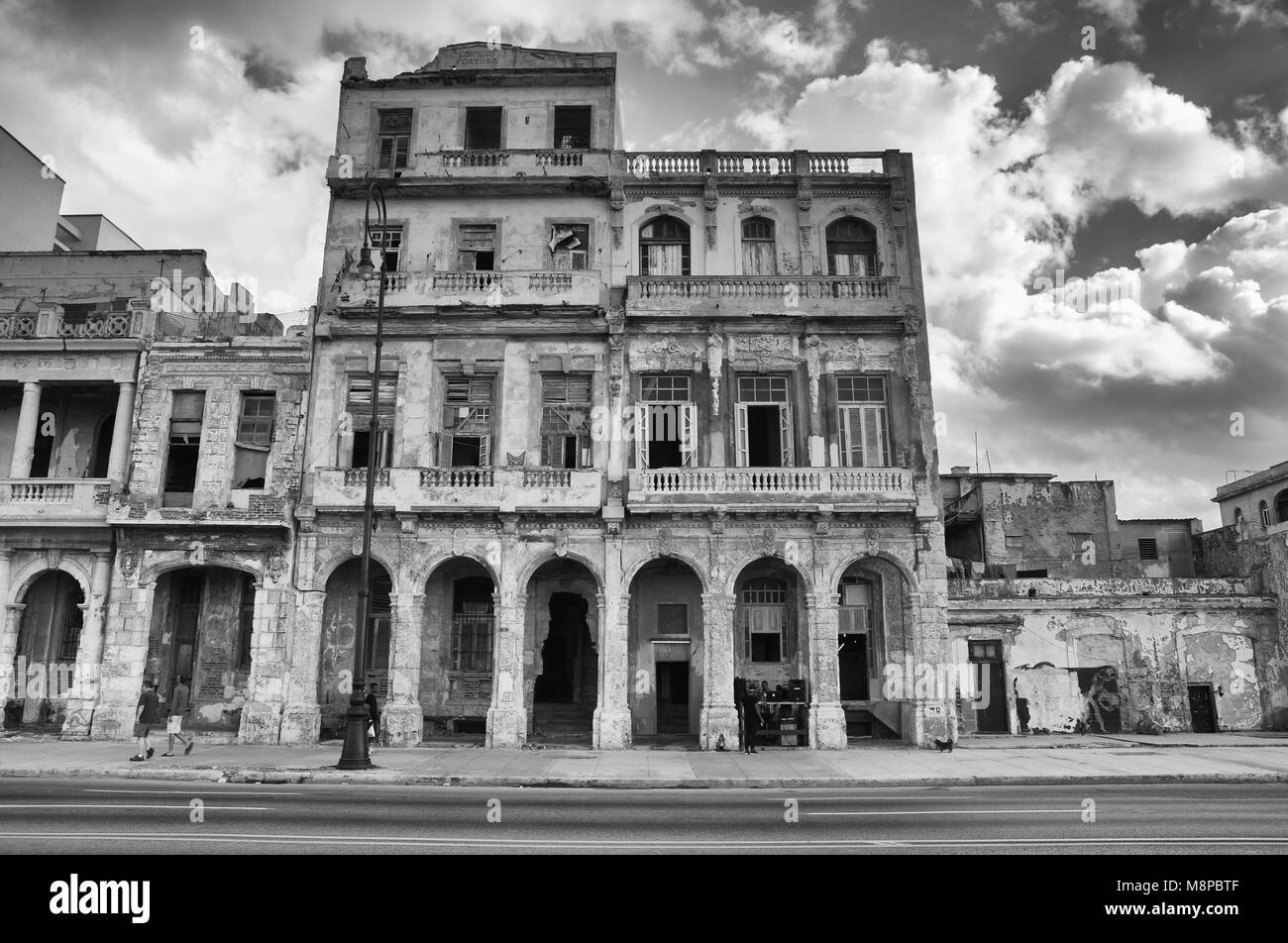 Havanna, Kuba - Januar 21,2017: Havanna Malecon. Der Malecon (offiziell Avenida de Maceo) ist eine breite Esplanade, Fahrbahn und Deich die für erstreckt Stockfoto