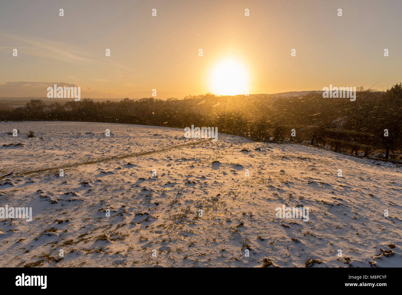 Sonne während einer Snow Blizzard auf die Mauren über Lancashire Chorley GROSSBRITANNIEN Stockfoto