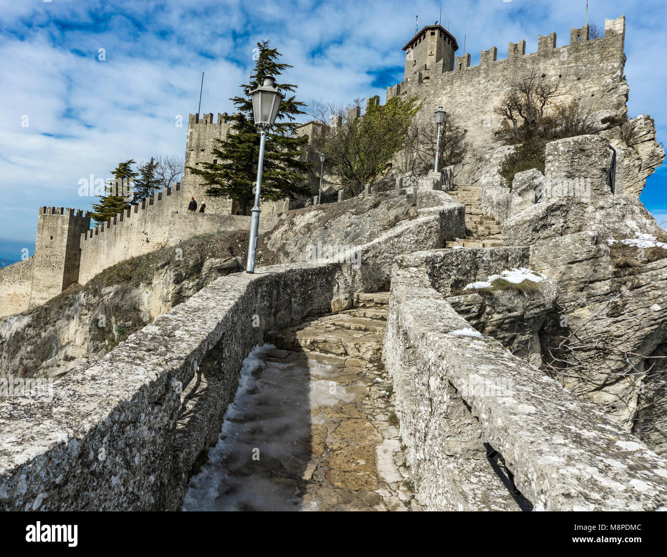 Blick auf die Festung von Guaita auf dem Berg Titano, San Marino Stockfoto