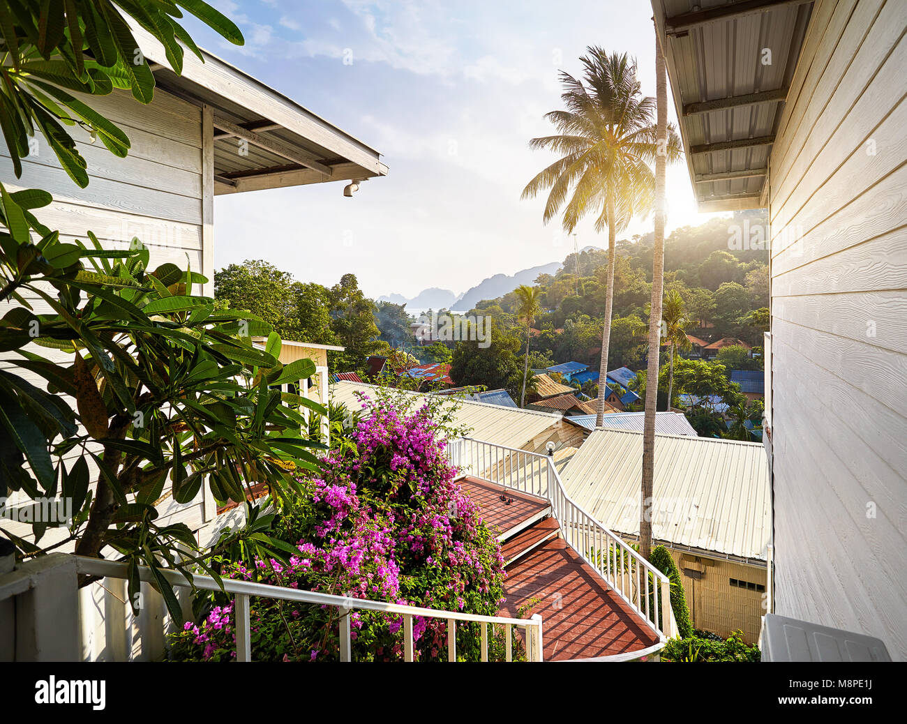 Resort auf einem Hügel mit Blick auf die tropischen auf Koh Phi Phi Island, Thailand Stockfoto