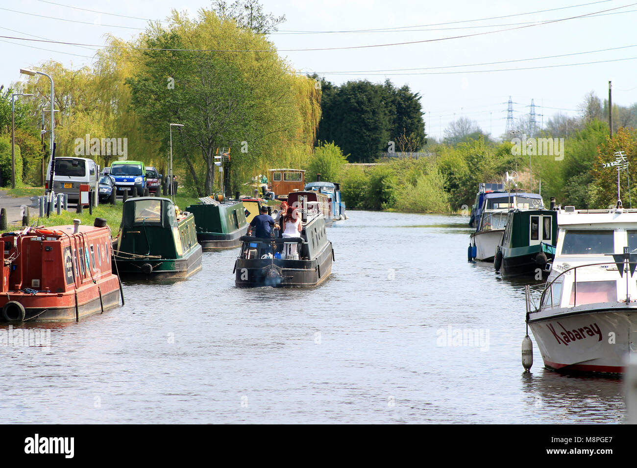 Kanal Boote nur verlassen beeston Lock auf dem Fluss Trent, Nottingham, England, Großbritannien Stockfoto