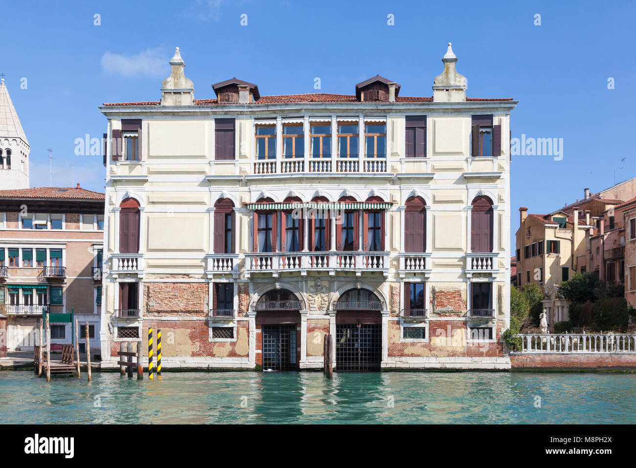 Fassade des Palazzo Malipiero Cappello mit seinen ummauerten Garten auf dem Canal Grande, Campo San Samuele San Marco, Canale grande, Venedig, Venetien, Ital Stockfoto