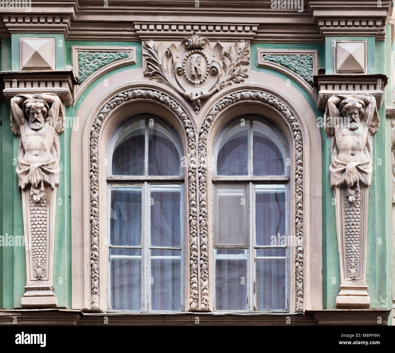 Architektur Detail, Fenster eines alten Gebäudes, Sankt-Petersburg, Russland Stockfoto Architektur Detail, Fenster eines alten Gebäudes, Sankt-Petersburg, Russland Stockfoto