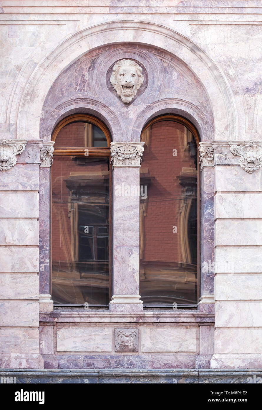 Fenster eines alten Gebäudes, Sankt-Petersburg Stockfoto Fenster eines alten Gebäudes, Sankt-Petersburg Stockfoto