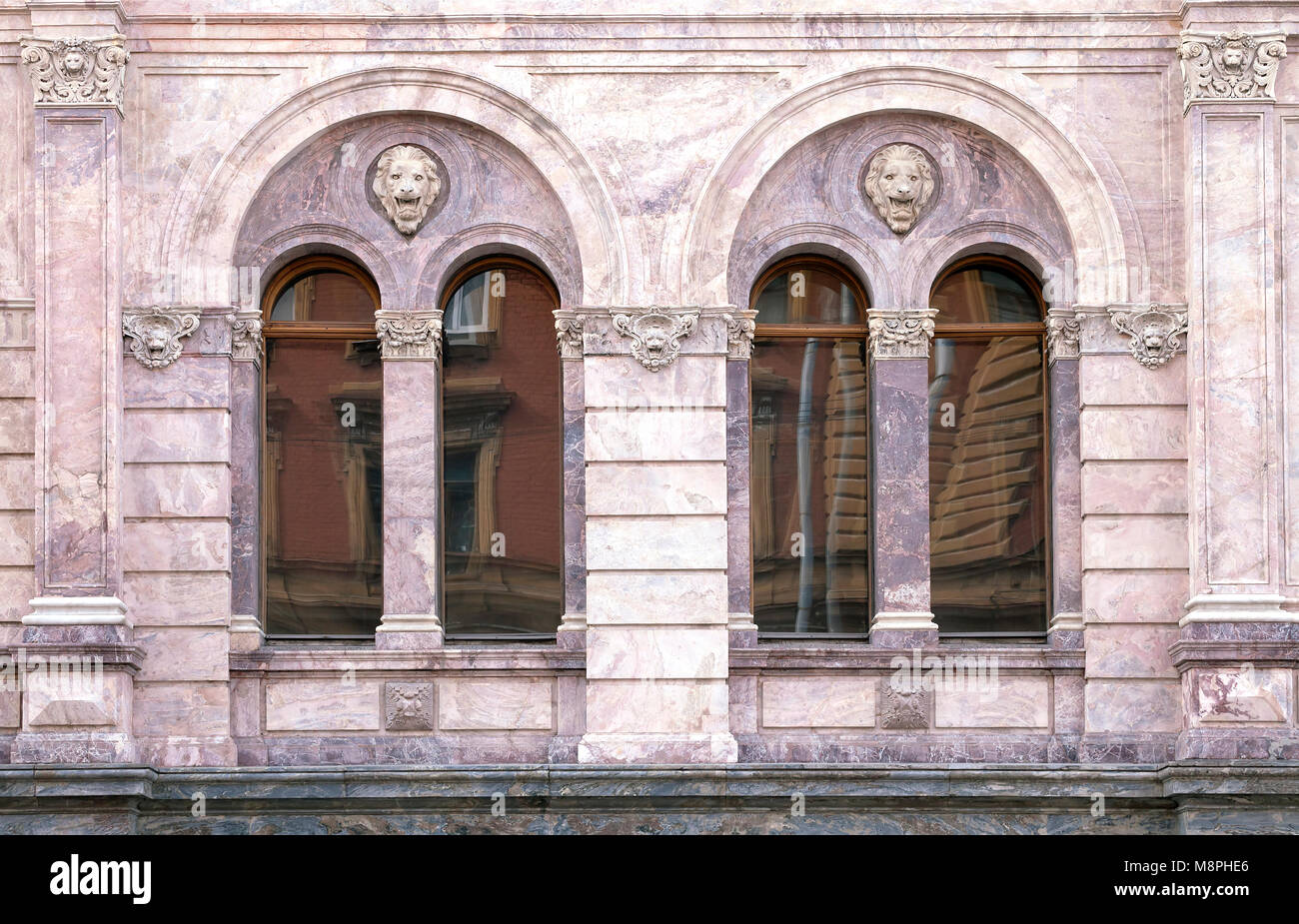 Fenster eines alten Gebäudes, Sankt-Petersburg Stockfoto Fenster eines alten Gebäudes, Sankt-Petersburg Stockfoto