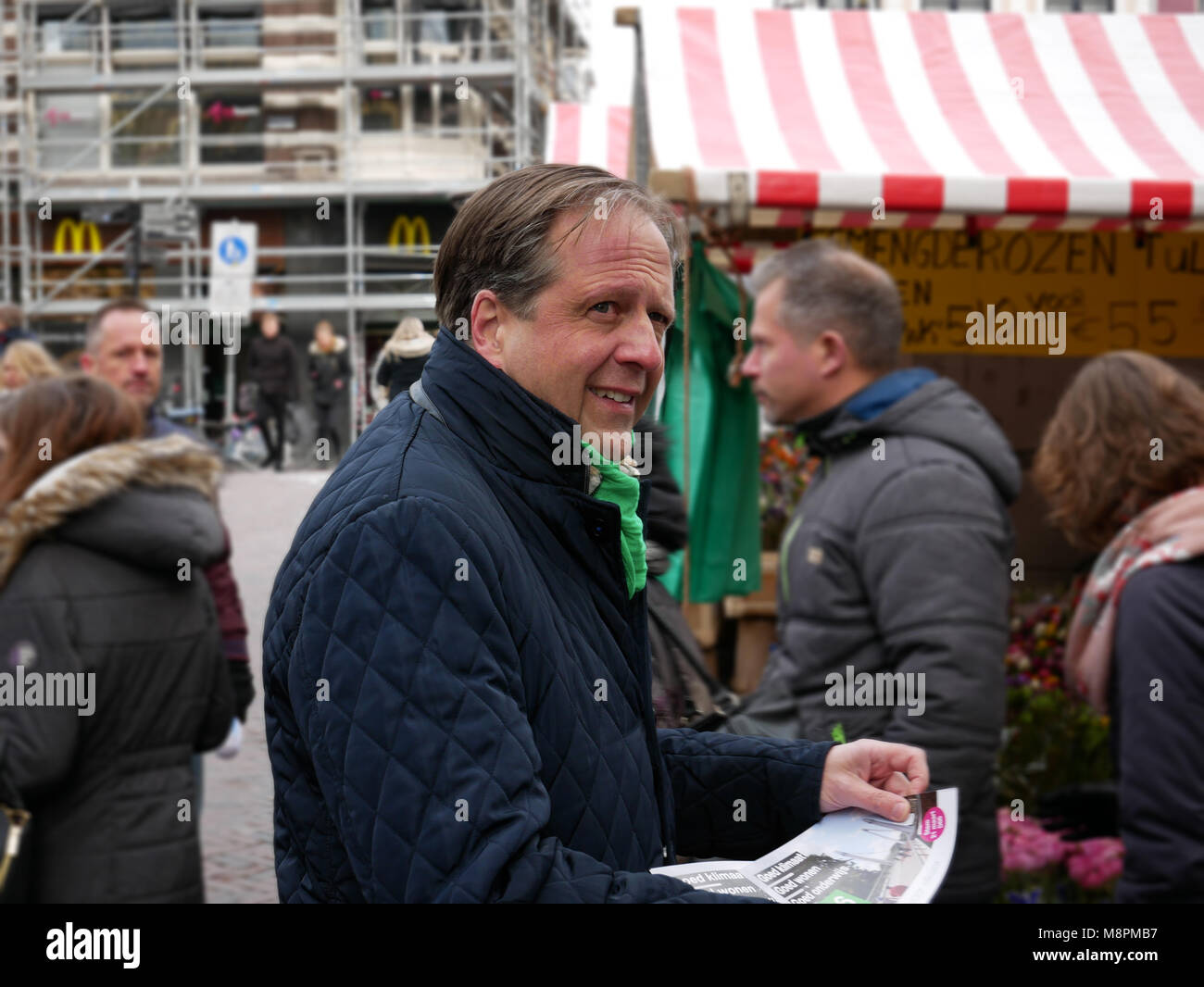 D66-Kampagne in Utrecht mit nationalen Führer Alexander Pechtold und lokalen Führer Klaas Verschuure vor den Kommunalwahlen am Mittwoch, dem 21. März Stockfoto