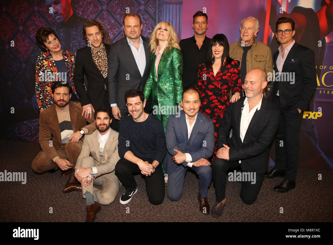 West Hollywood, CA. 19 Mär, 2018. Brad Simpson, Tom Rob Smith, Darren Criss, Ricky Martin, Edgar Ramirez, Judith Light, Jon Jon Briones, Maureen Orth, Cody Farn, Max Greenfield, Mike Farrell, für Ihre Betrachtung Ereignis für die FX' die Ermordung von Gianni Versace: American Crime Story' an der Directors Guild of America in West Hollywood, Kalifornien am 19. März 2018. Credit: Faye Sadou/Medien Punch/Alamy leben Nachrichten Stockfoto