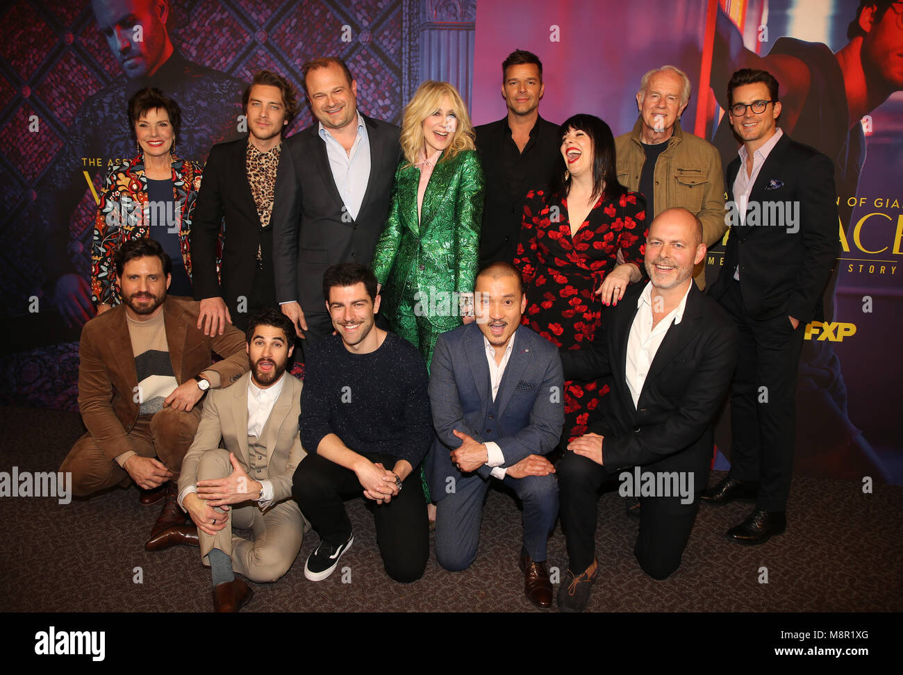 West Hollywood, CA. 19 Mär, 2018. Brad Simpson, Tom Rob Smith, Darren Criss, Ricky Martin, Edgar Ramirez, Judith Light, Jon Jon Briones, Maureen Orth, Cody Farn, Max Greenfield, Mike Farrell, für Ihre Betrachtung Ereignis für die FX' die Ermordung von Gianni Versace: American Crime Story' an der Directors Guild of America in West Hollywood, Kalifornien am 19. März 2018. Credit: Faye Sadou/Medien Punch/Alamy leben Nachrichten Stockfoto