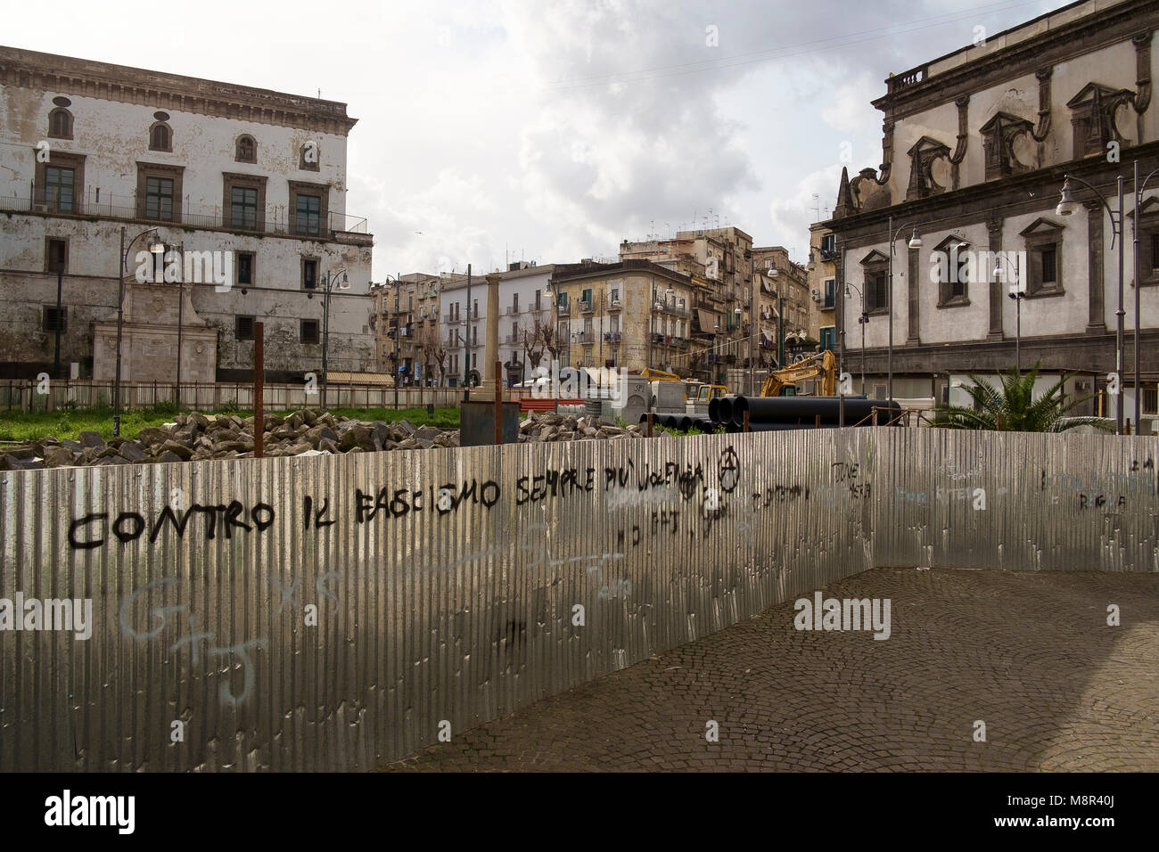 Ausgeführte Arbeit Via Enrico De Nicola in der Nähe der Porta Capuana, Neapel zu renovieren Stockfoto