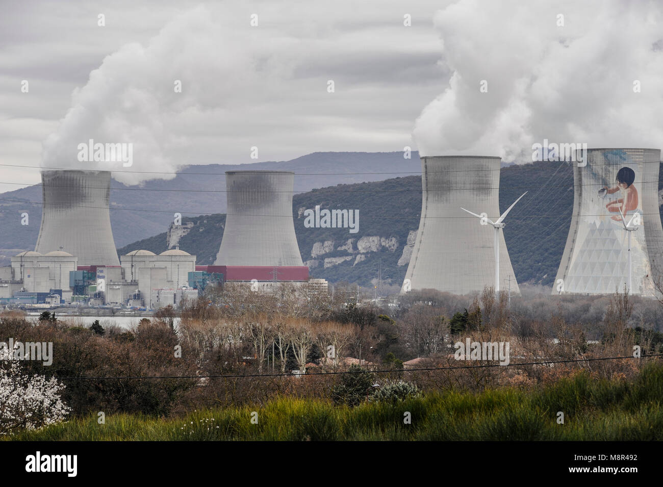 Atomkraftwerk von CRUAS MEYSSE - AM UFER DES FLUSSES RHÔNE-ARDÈCHE FRANKREICH - ELEKTRISCHE KERNKRAFTWERK - Elektrizität - EEF © Frédéric BEAUMONT Stockfoto