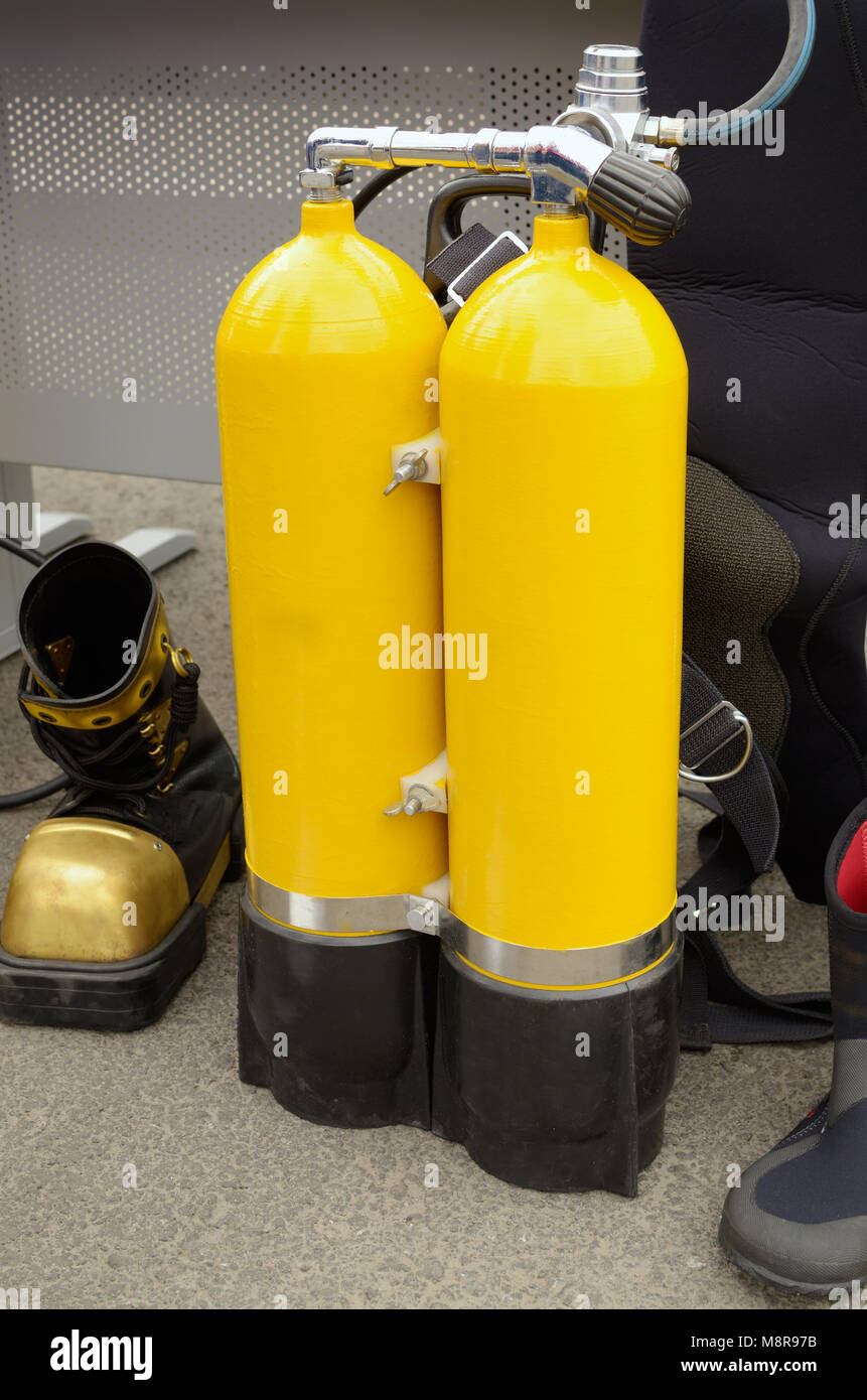 Ausrüstung zum Tauchen. Flaschen mit Sauerstoff für Taucher Stockfotografie  - Alamy