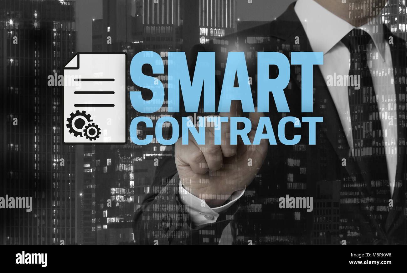 Smart vertrag Konzept wird durch Geschäftsmann gezeigt. Stockfoto