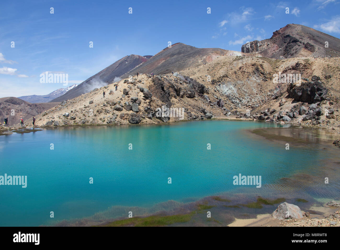Malerischer Blick auf den See gegen Berge Stockfoto